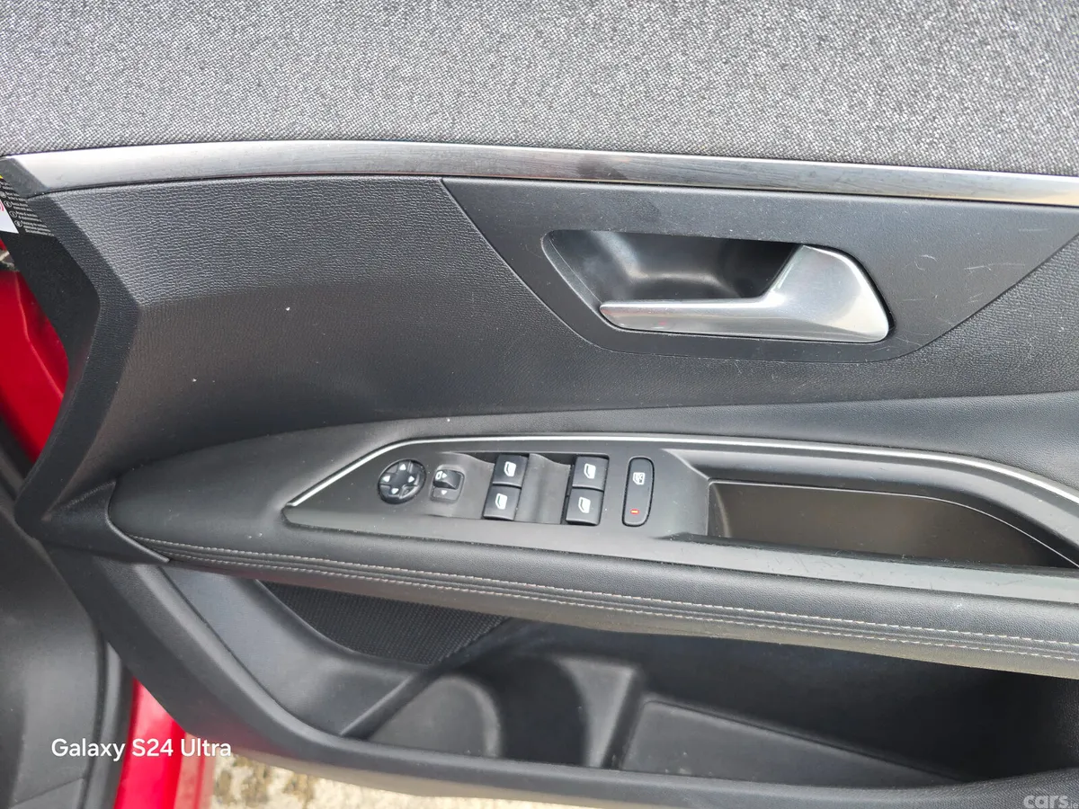 Peugeot 3008 MPV, Diesel, 2019, Red
