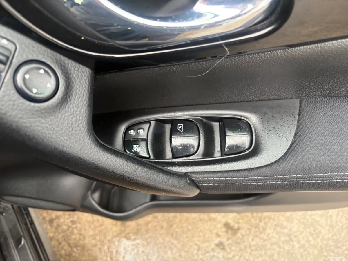 Nissan Qashqai Hatchback, Diesel, 2015, Black