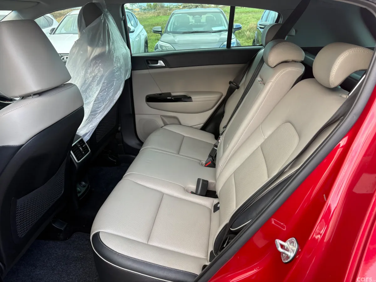 Kia Sportage SUV, Diesel Hybrid, 2021, Red