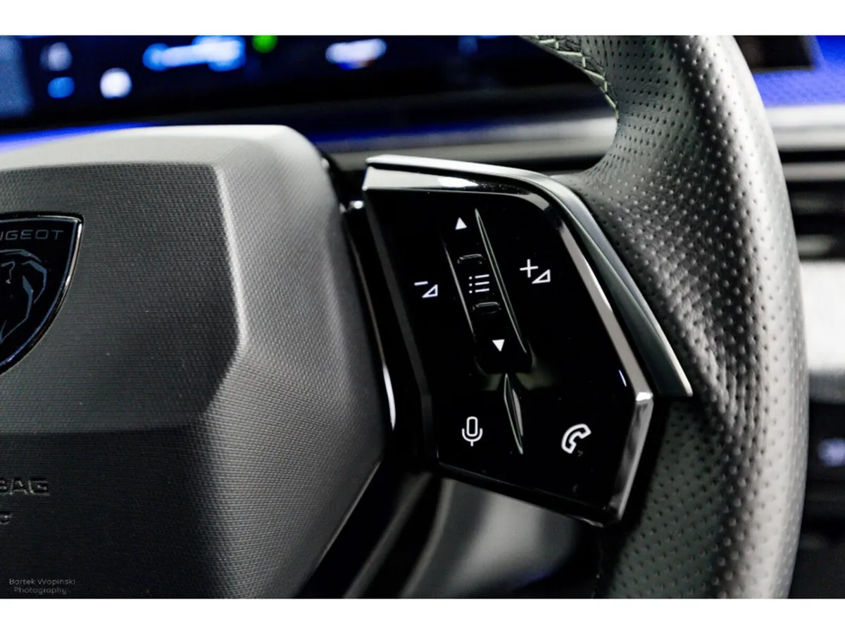 Peugeot 5008 SUV, Electric, 2026, White
