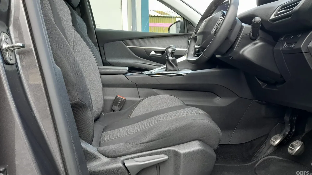 Peugeot 3008 MPV, Diesel, 2023, Grey