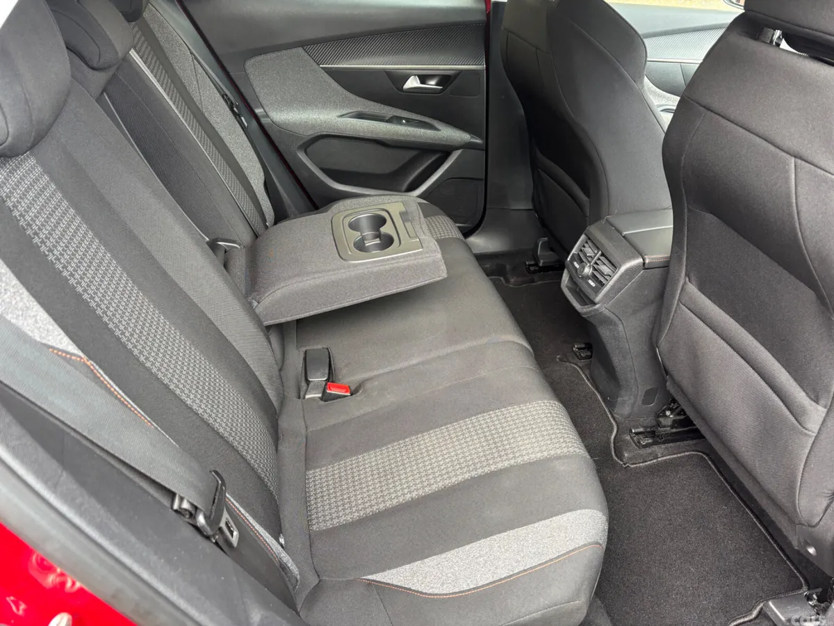 Peugeot 3008 MPV, Petrol, 2018, Red