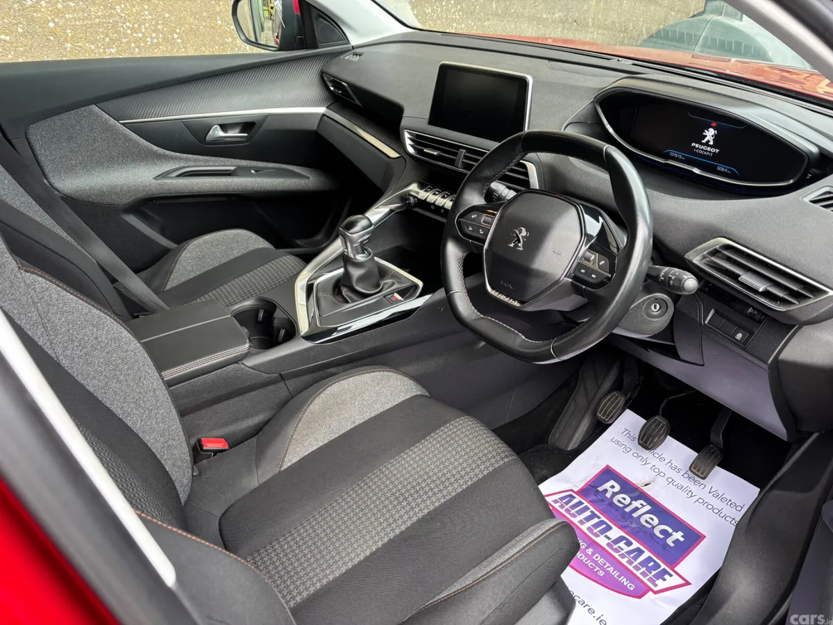 Peugeot 3008 MPV, Petrol, 2018, Red