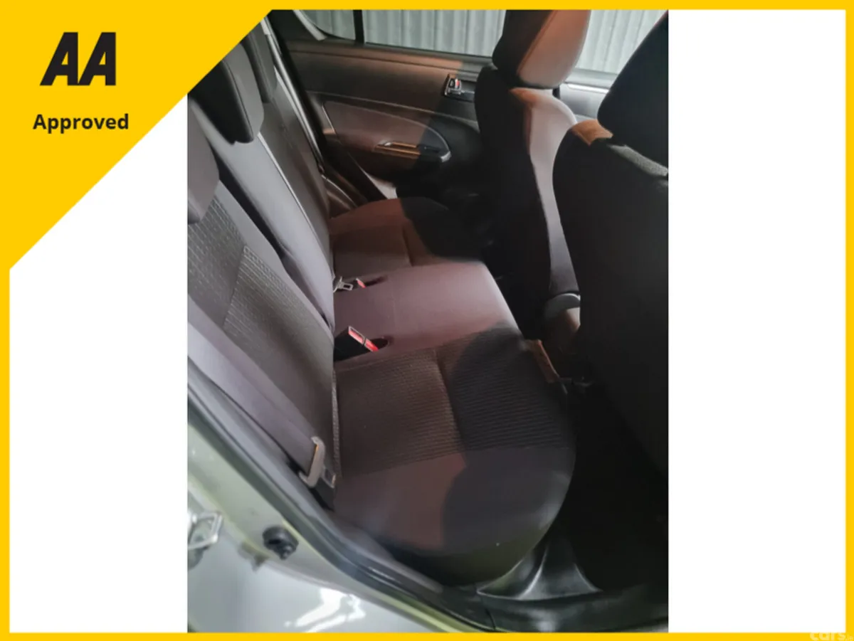 Suzuki Swift Hatchback, Petrol, 2014, Silver