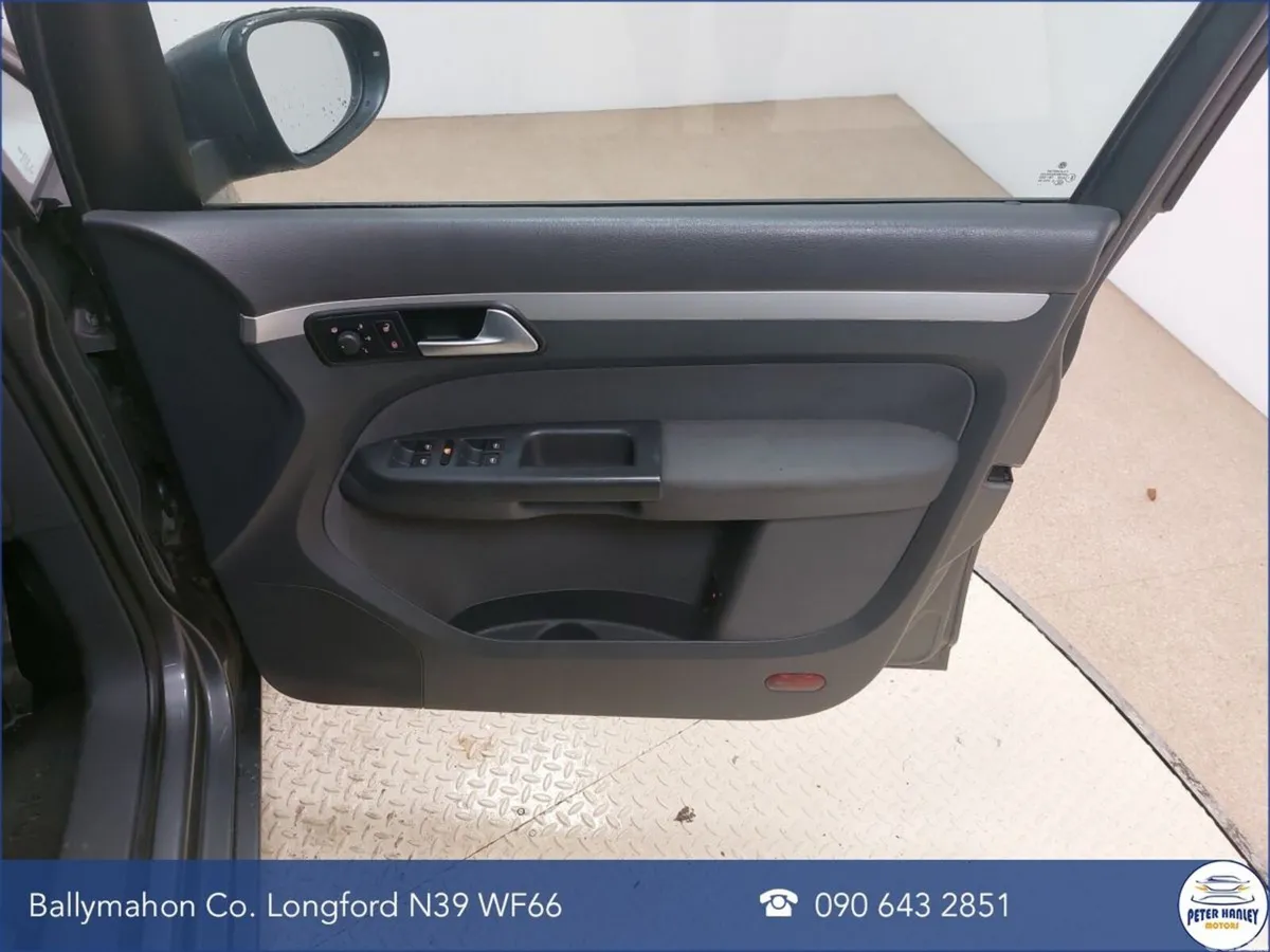 Volkswagen Touran MPV, Diesel, 2014, Grey