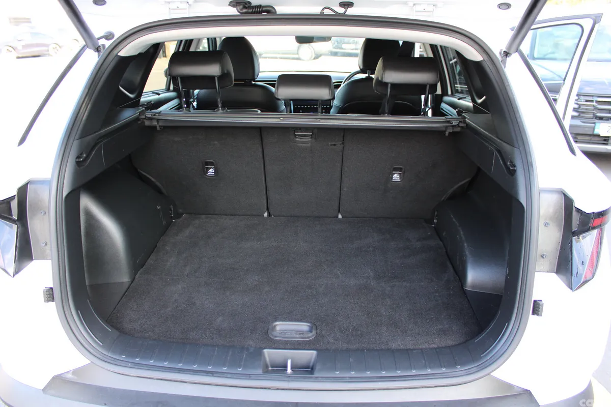 Hyundai Tucson SUV, Petrol Hybrid, 2024, White