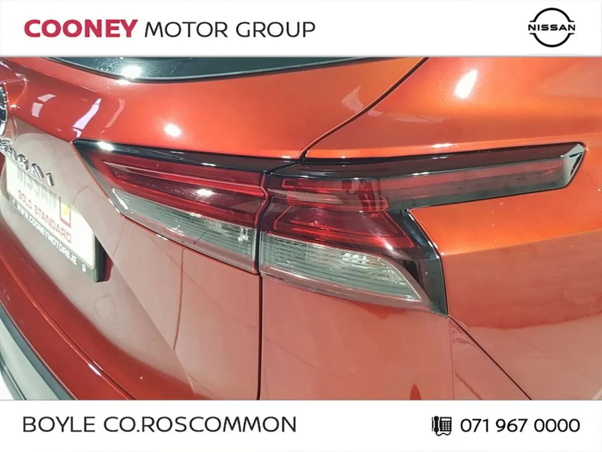 Nissan Qashqai MPV, Petrol, 2022, Red
