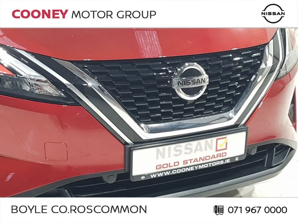 Nissan Qashqai MPV, Petrol, 2022, Red