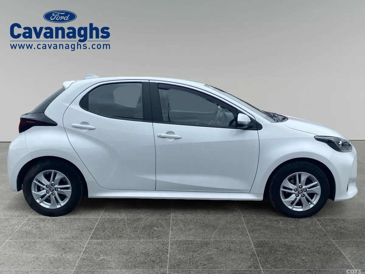 Toyota Yaris Hatchback, Petrol, 2023, White