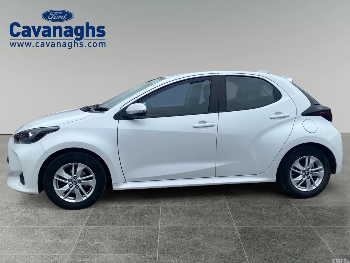 Toyota Yaris Hatchback, Petrol, 2023, White