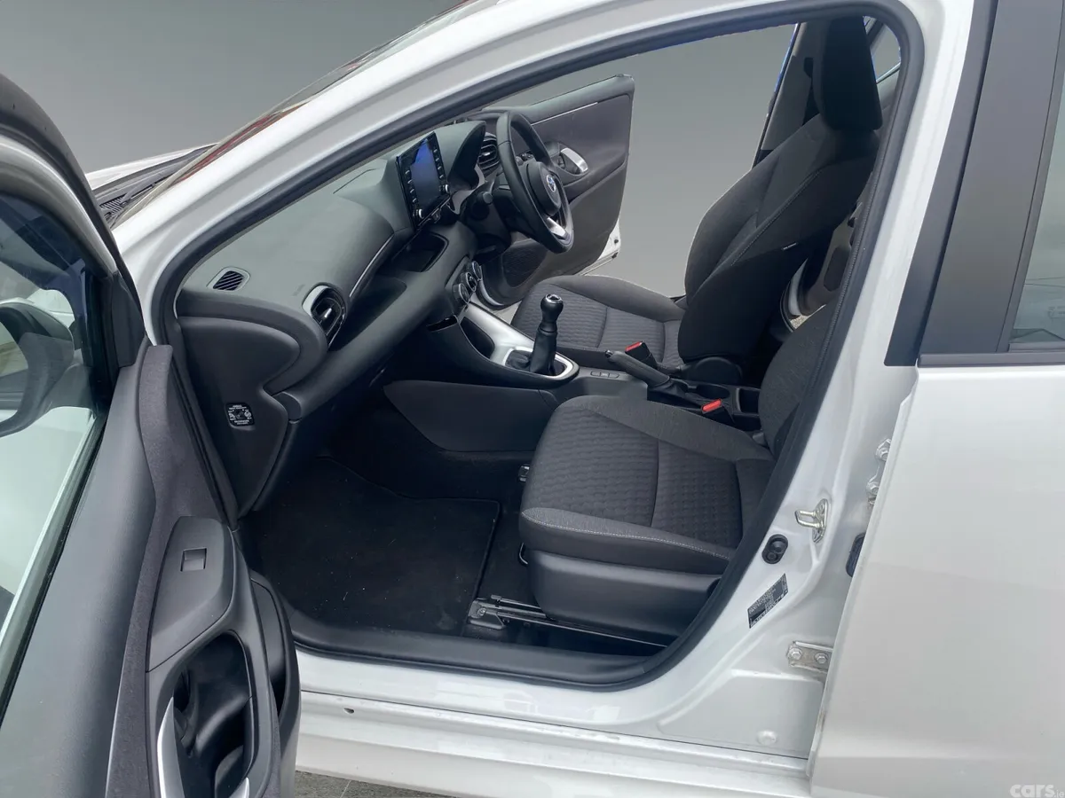 Toyota Yaris Hatchback, Petrol, 2023, White