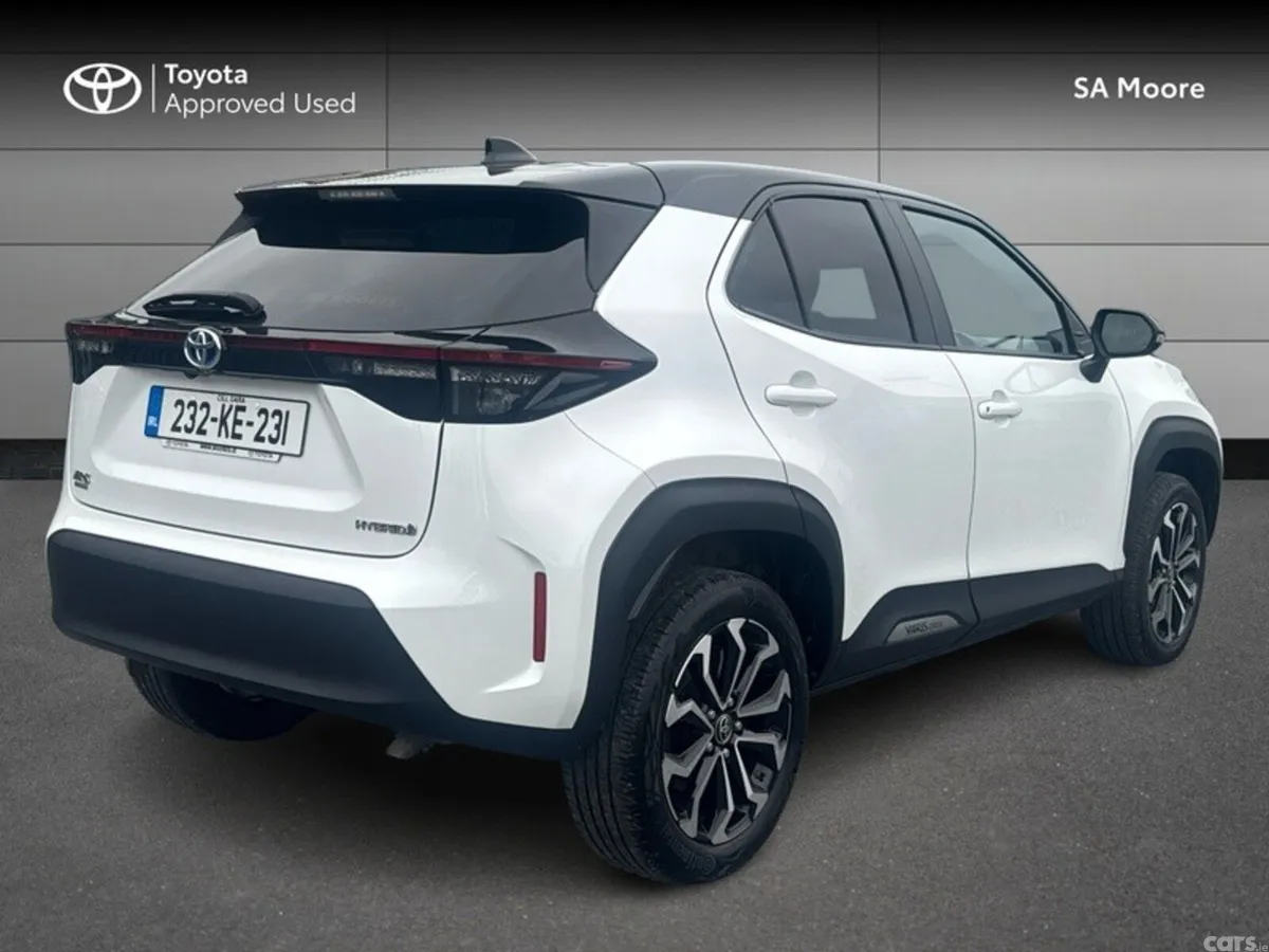 Toyota Yaris Cross Hatchback, Petrol Hybrid, 2023, White