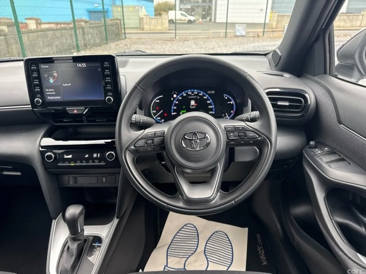 Toyota Yaris Cross Hatchback, Petrol Hybrid, 2023, White