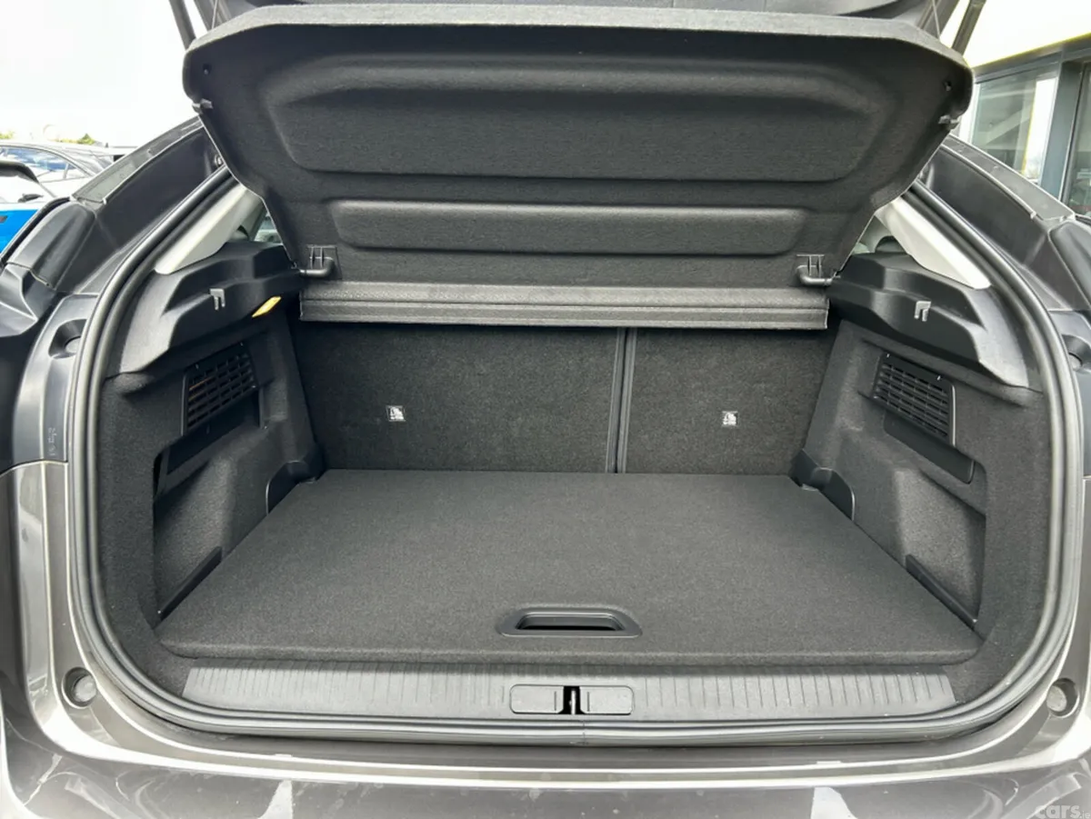 Citroen C4 Hatchback, Petrol, 2022, Grey
