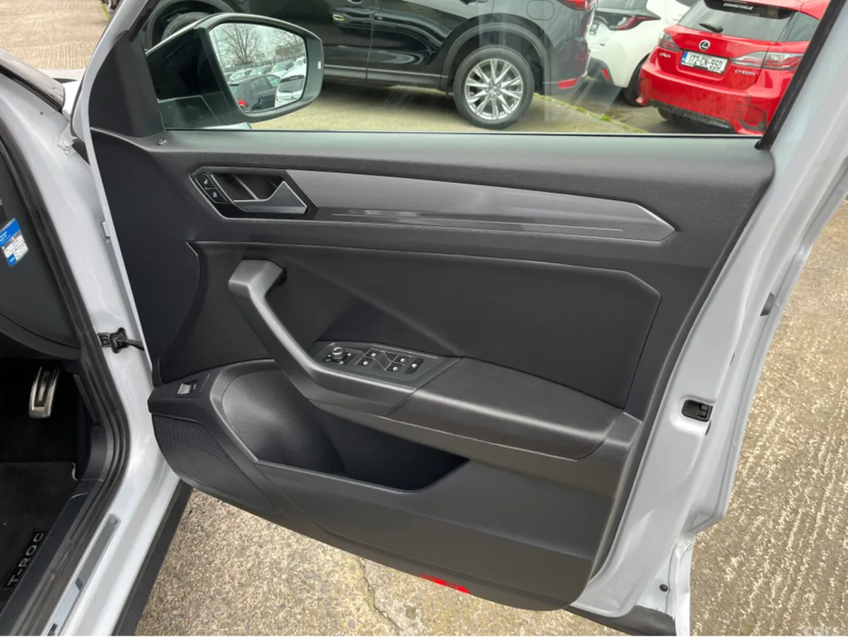 Volkswagen T-Roc SUV, Diesel, 2021, White