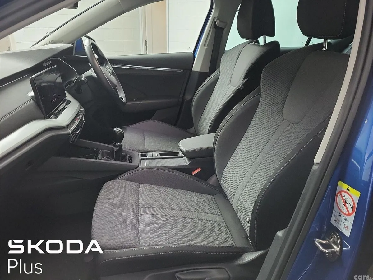 Skoda Octavia Saloon, Petrol, 2023, Blue