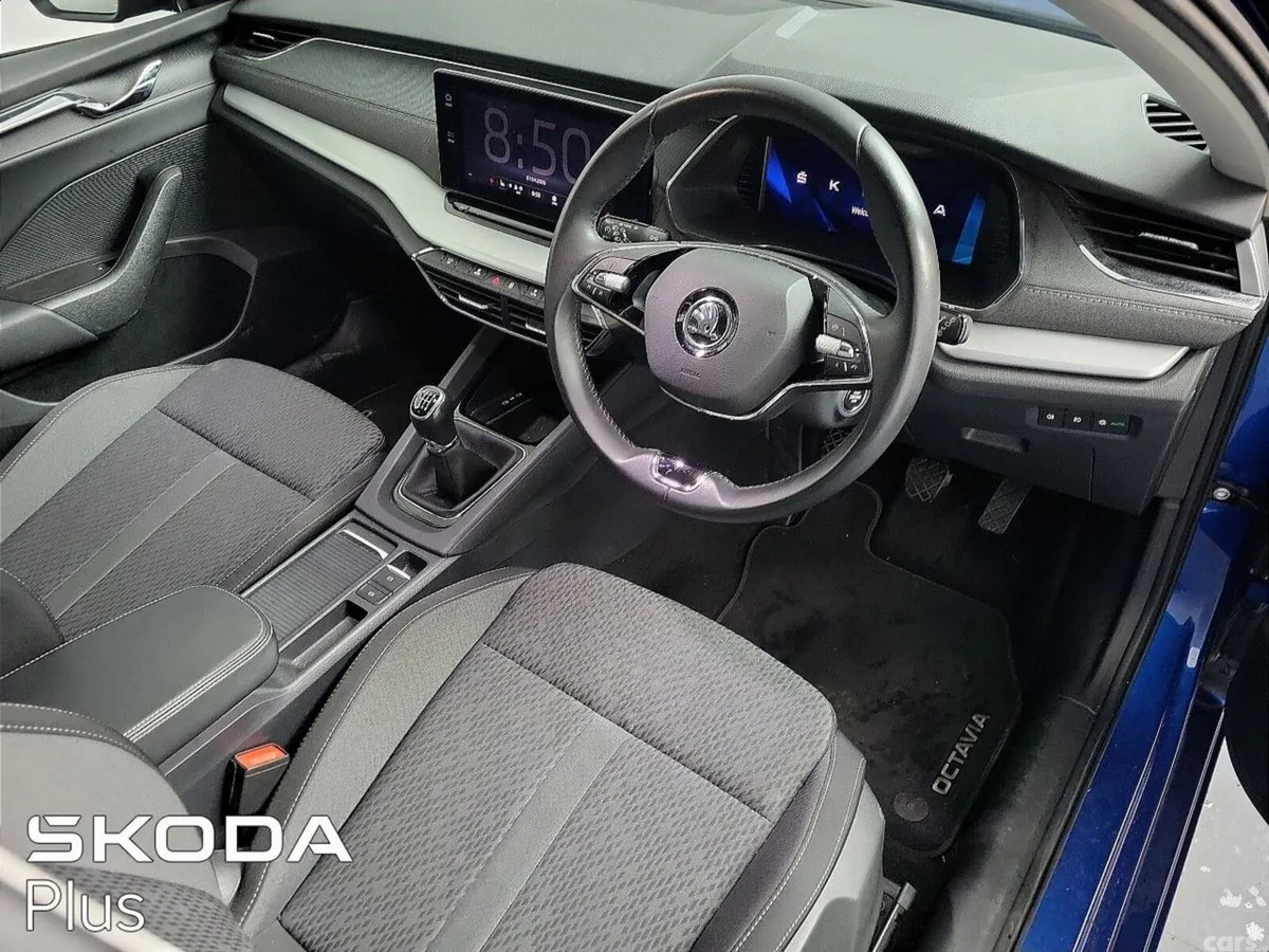 Skoda Octavia Saloon, Petrol, 2023, Blue