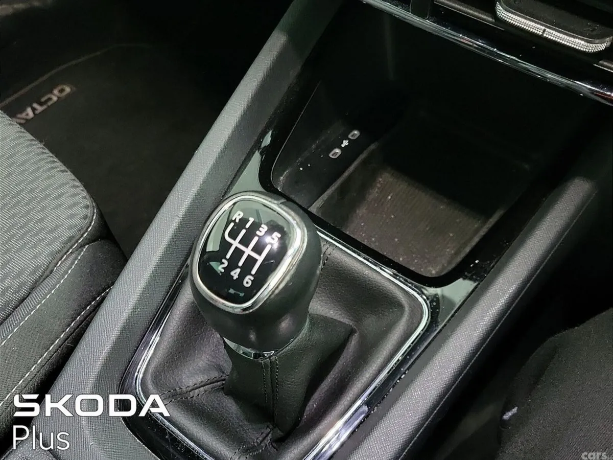 Skoda Octavia Saloon, Petrol, 2023, Blue