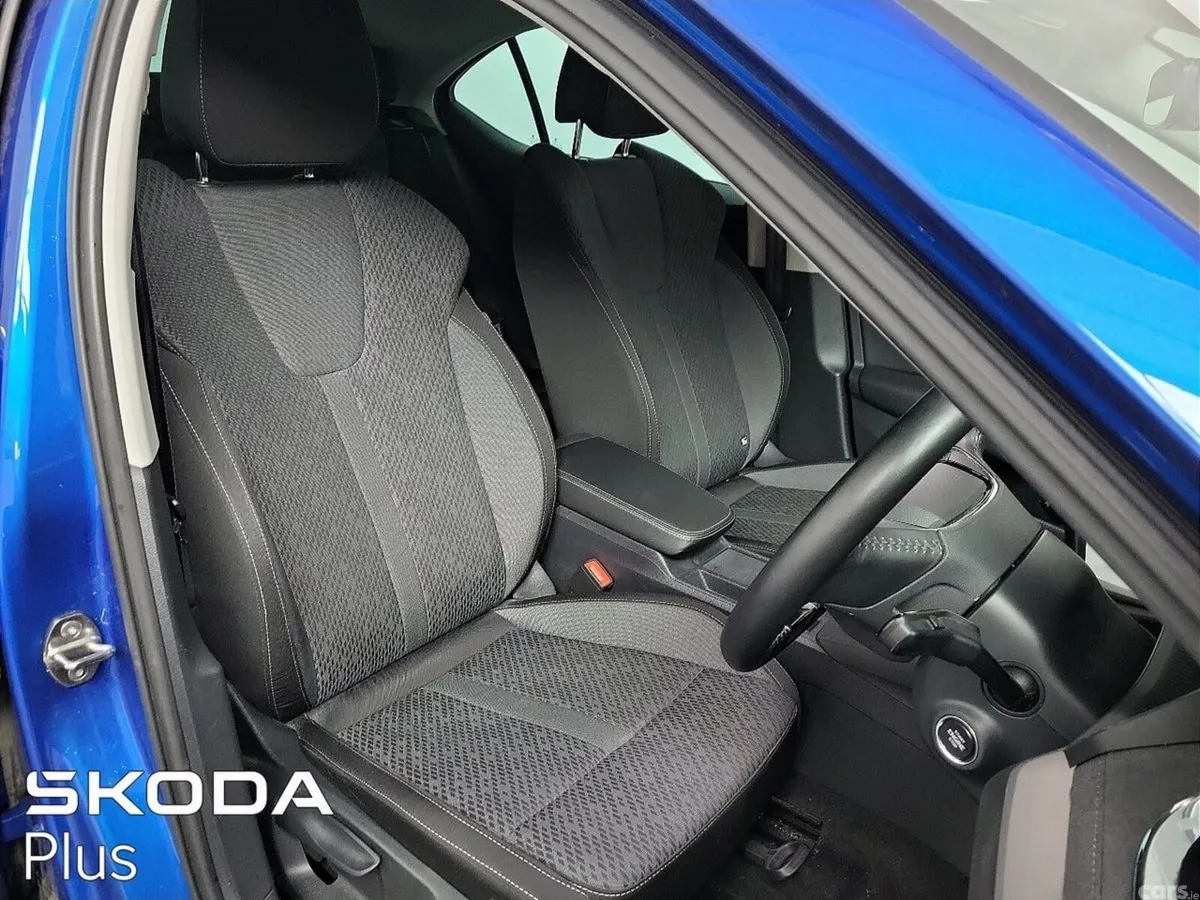 Skoda Octavia Saloon, Petrol, 2023, Blue