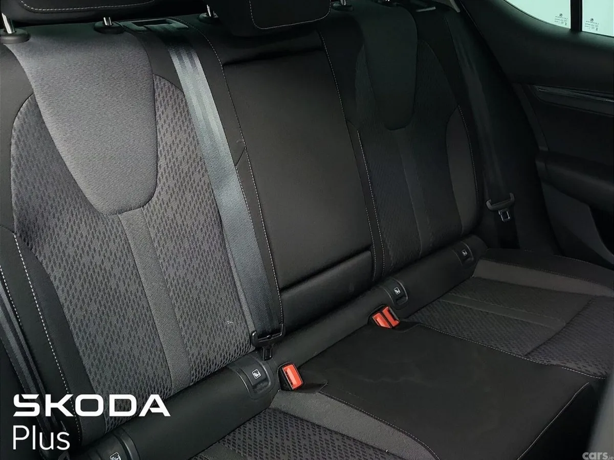 Skoda Octavia Saloon, Petrol, 2023, Blue
