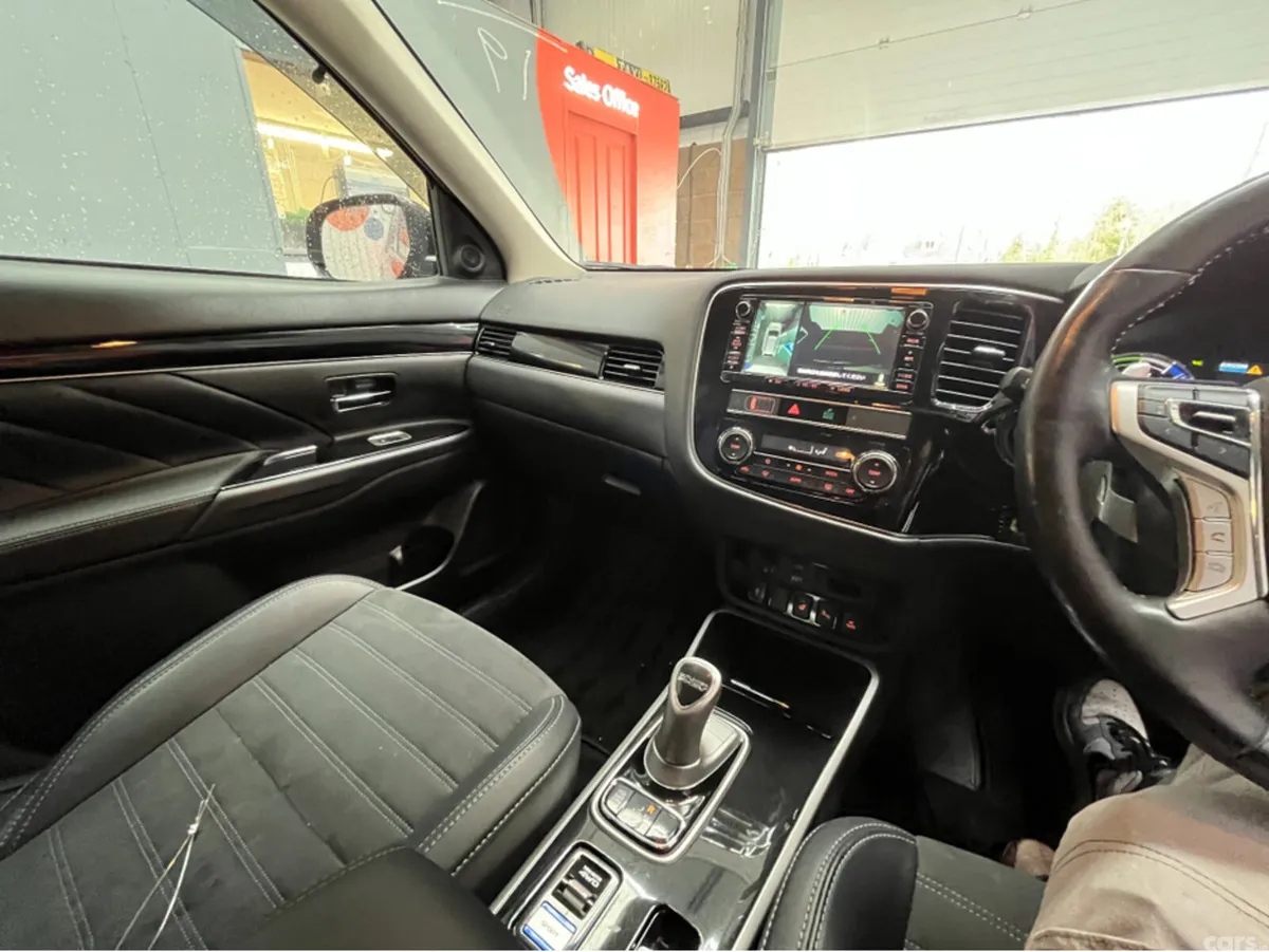 Mitsubishi Outlander SUV, Petrol Plug-in Hybrid, 2019, Red