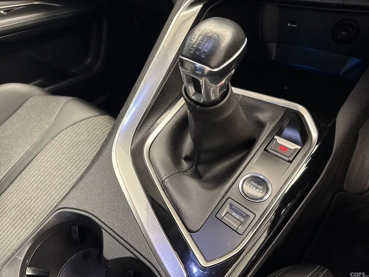 Peugeot 3008 MPV, Diesel, 2022, Blue