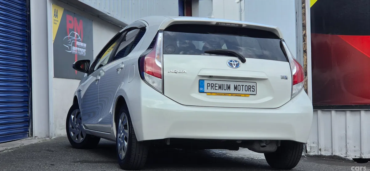 Toyota Aqua Hatchback, Petrol Hybrid, 2015, White