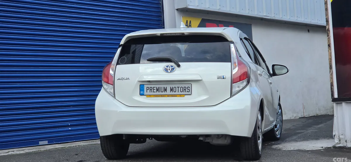 Toyota Aqua Hatchback, Petrol Hybrid, 2015, White