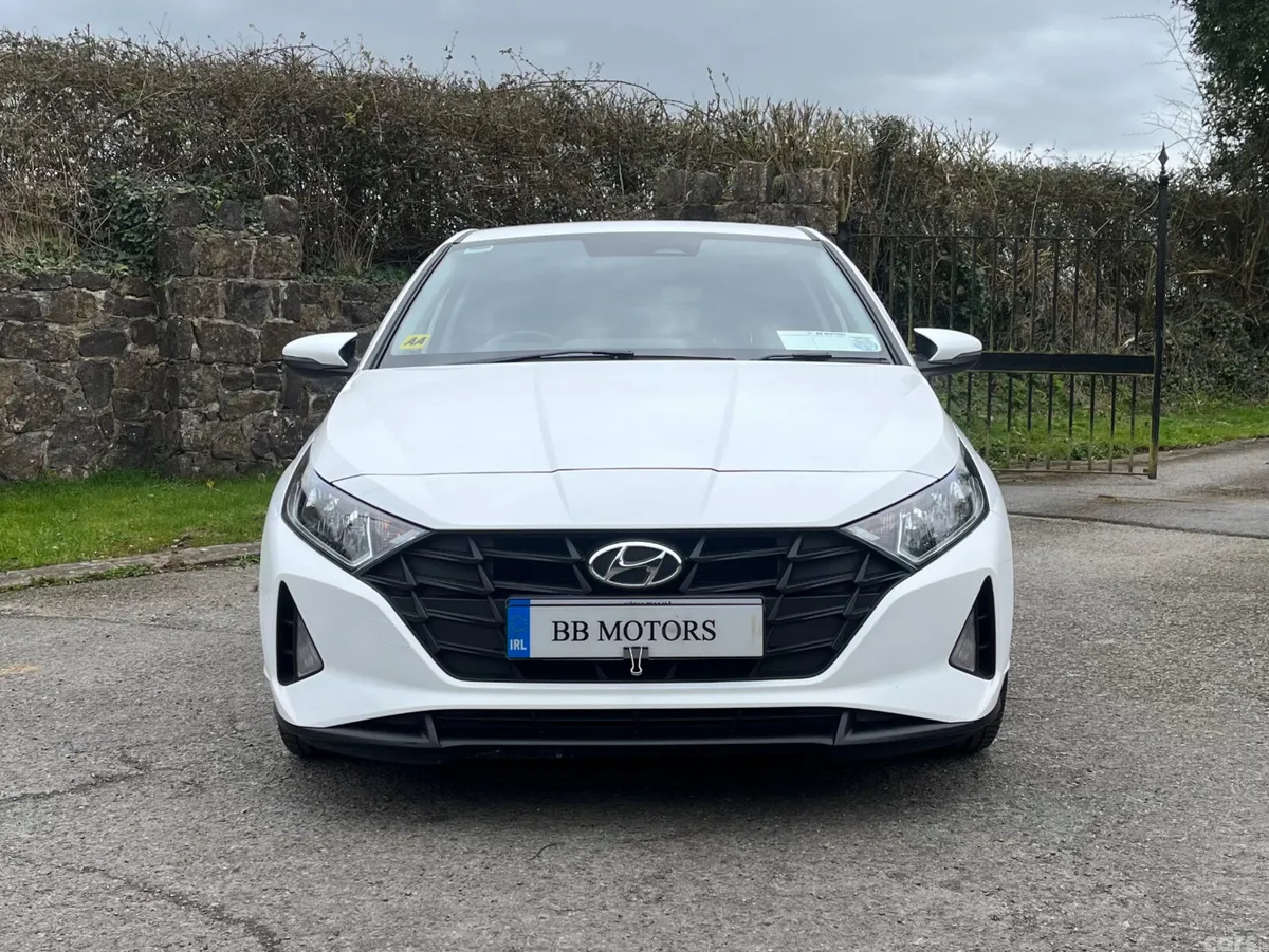 Hyundai i20 Hatchback, Petrol, 2022, White