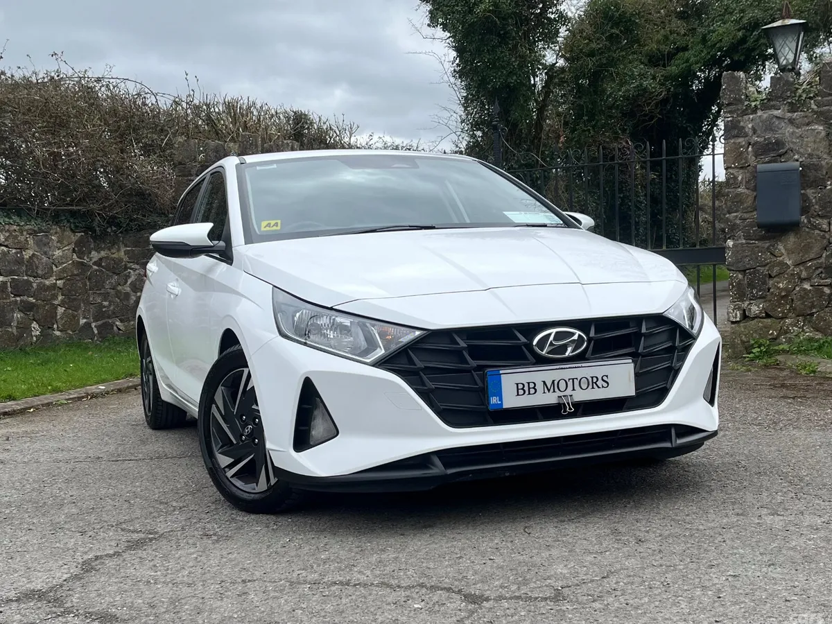 Hyundai i20 Hatchback, Petrol, 2022, White