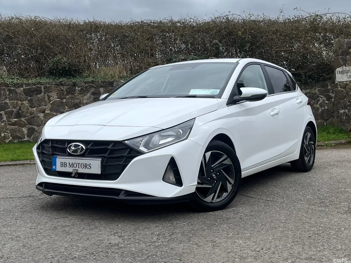 Hyundai i20 Hatchback, Petrol, 2022, White