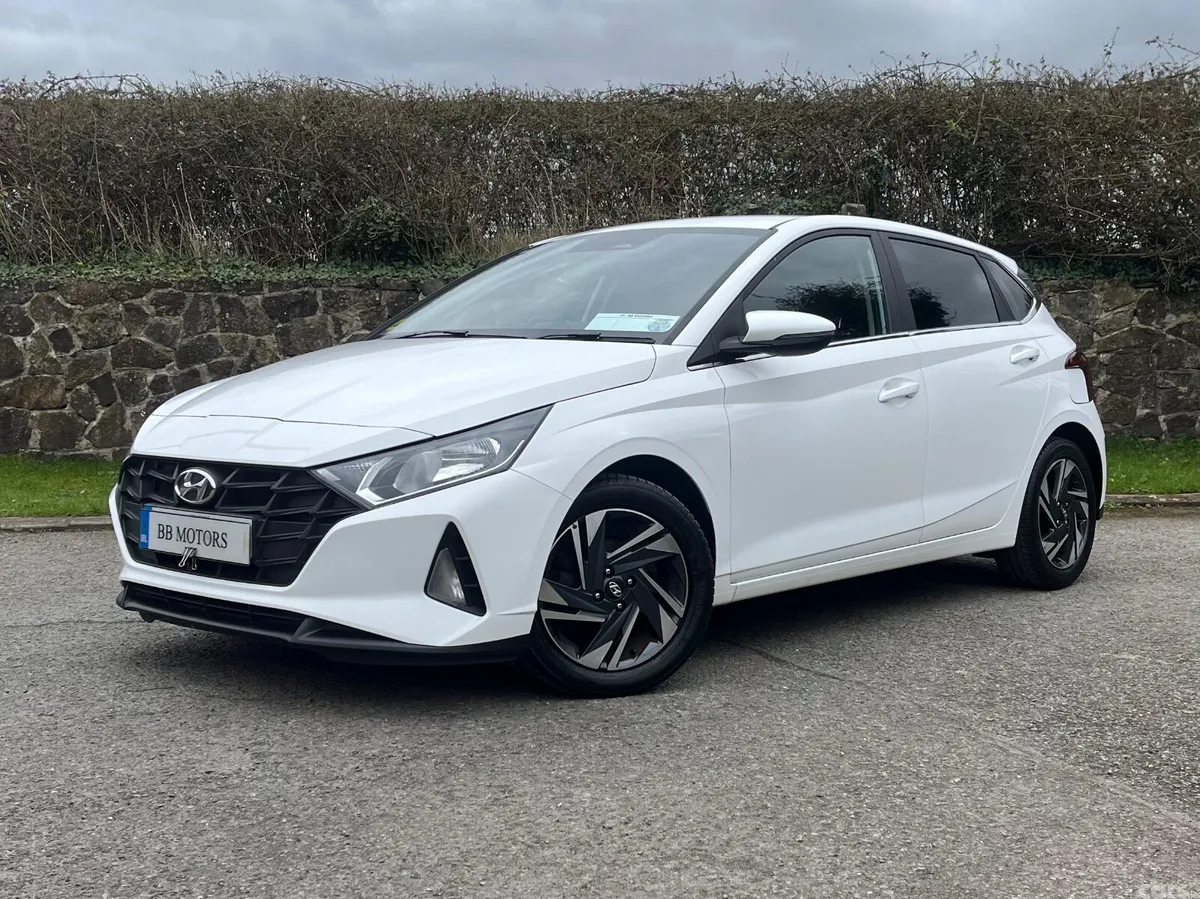 Hyundai i20 Hatchback, Petrol, 2022, White