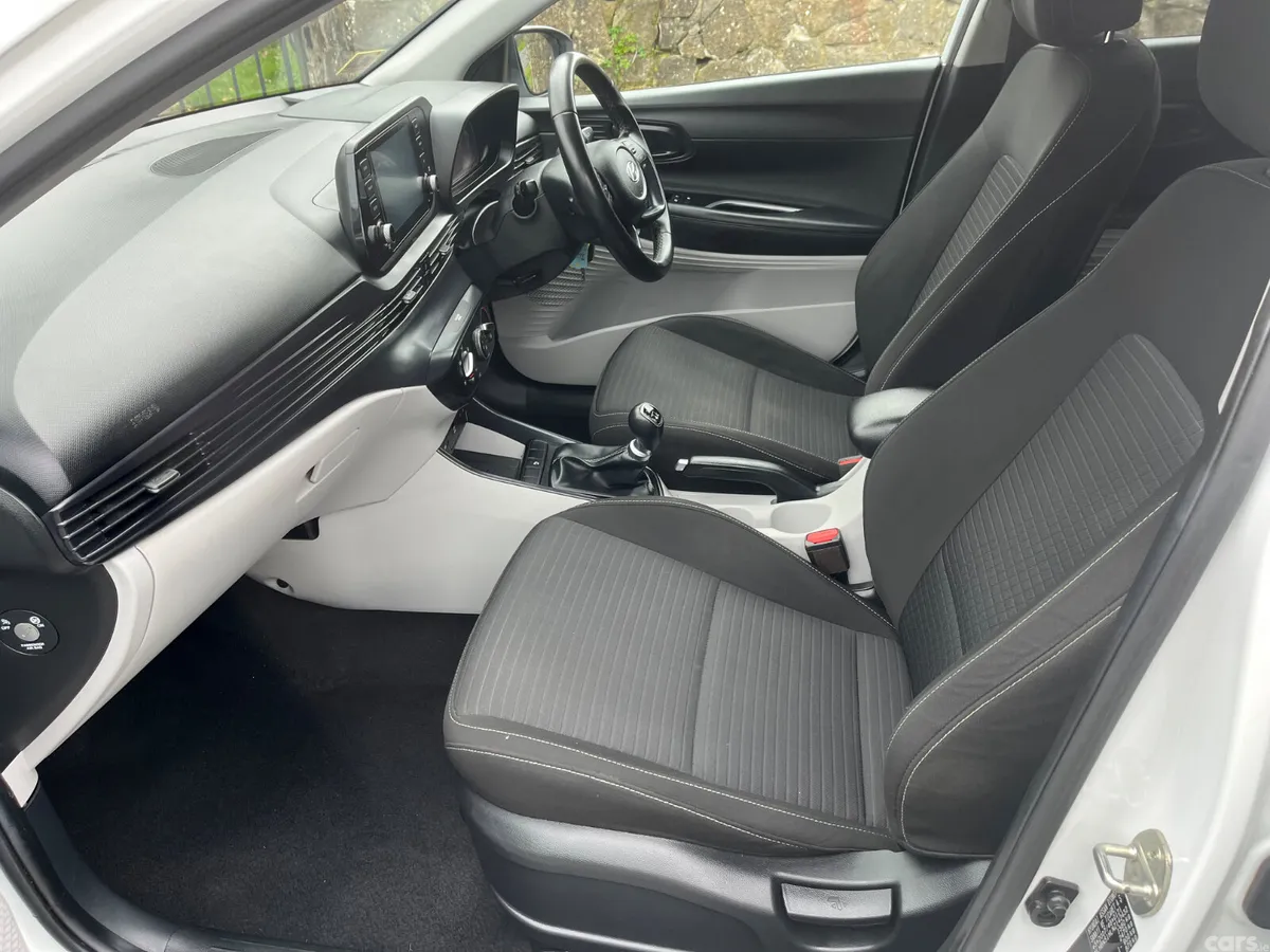 Hyundai i20 Hatchback, Petrol, 2022, White