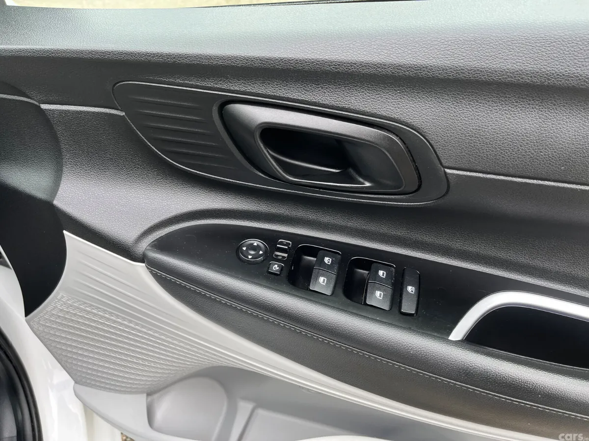 Hyundai i20 Hatchback, Petrol, 2022, White