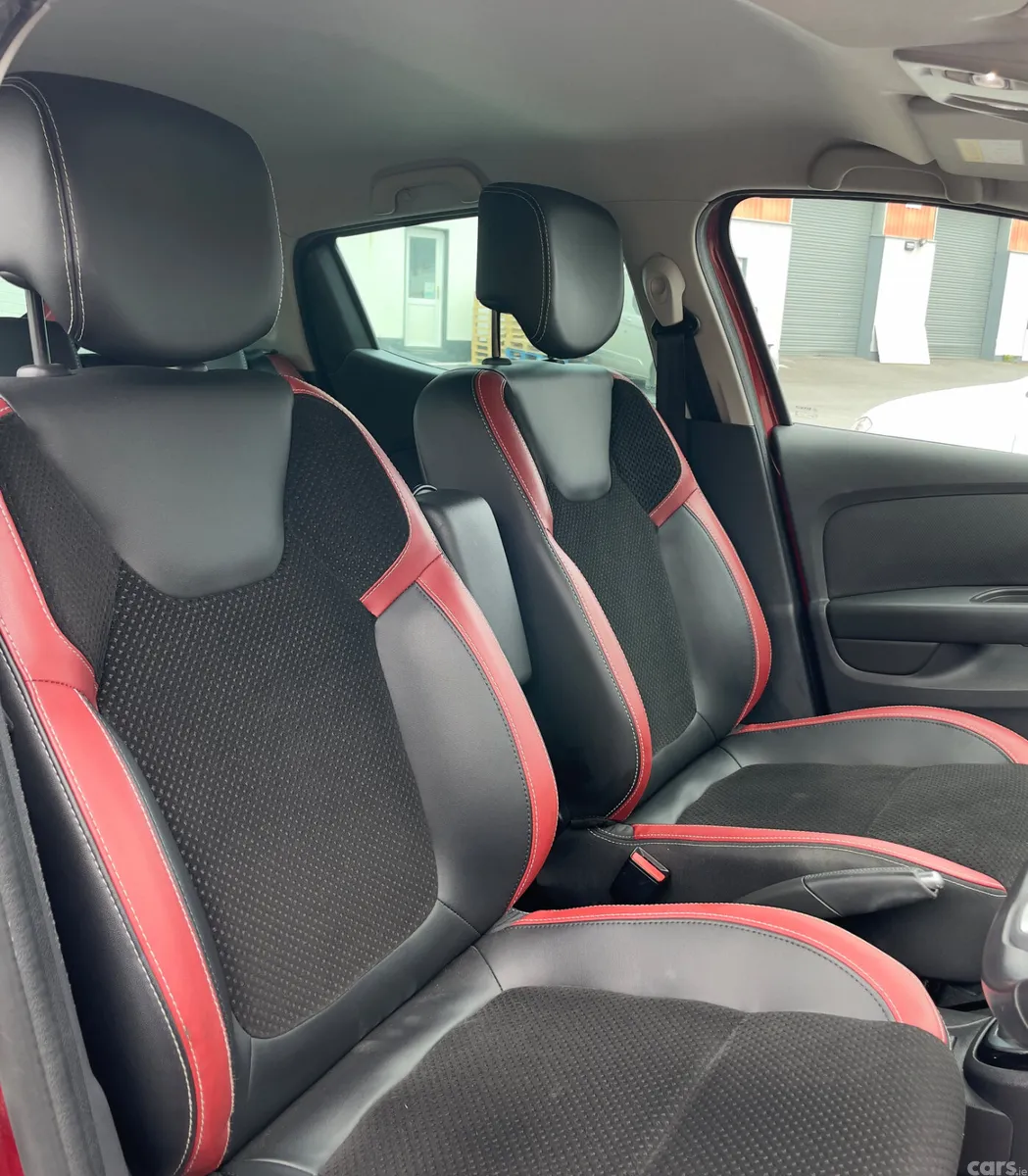 Renault Clio Hatchback, Petrol, 2018, Red