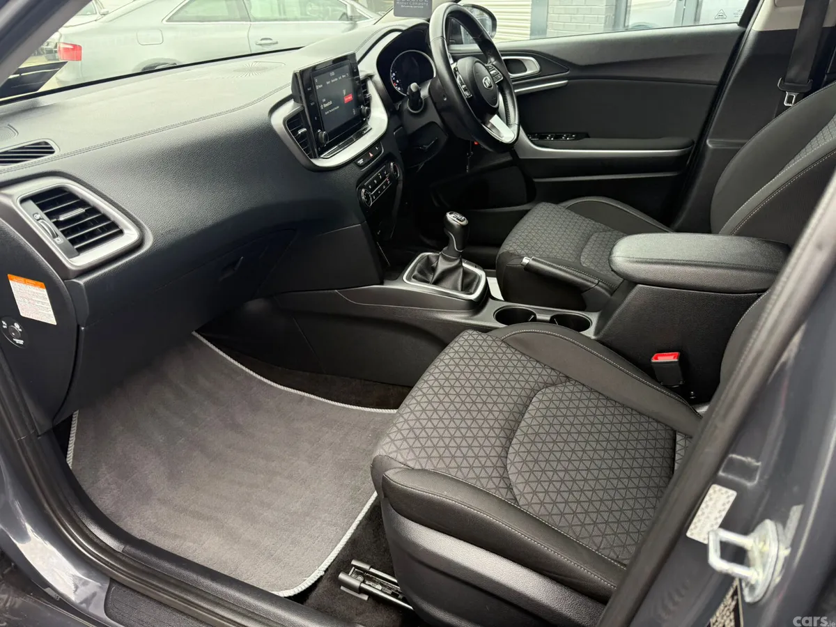 Kia Ceed Hatchback, Diesel Hybrid, 2021, Grey