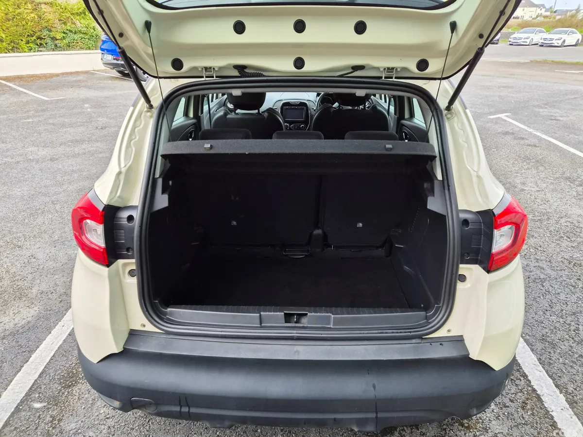 Renault Captur Hatchback, Diesel, 2015, Yellow