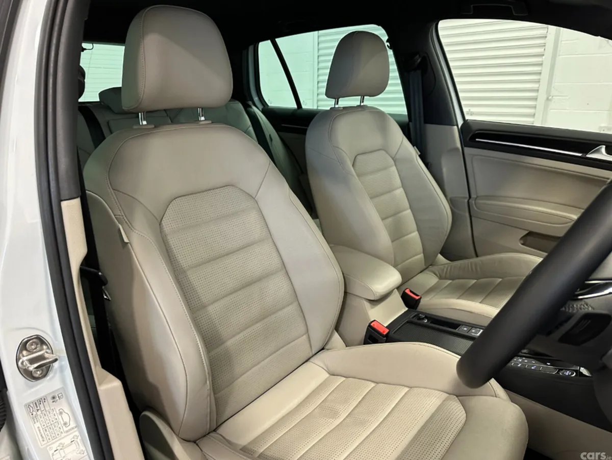 Volkswagen Golf Hatchback, Diesel, 2019, White