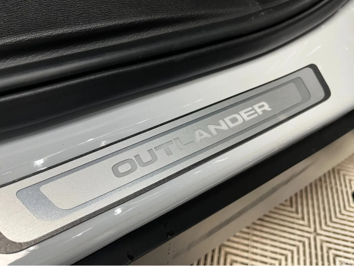 Mitsubishi Outlander SUV, Petrol Plug-in Hybrid, 2023, White