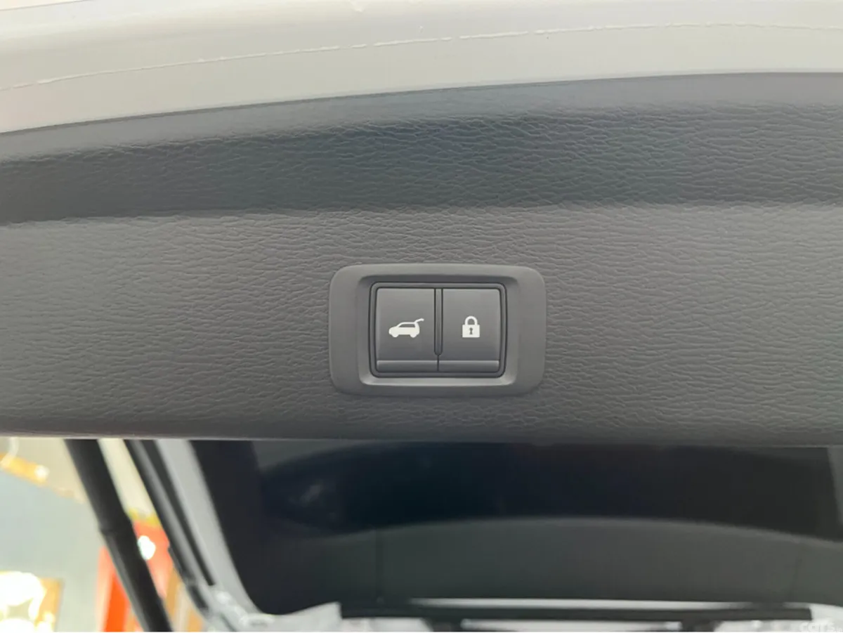 Mitsubishi Outlander SUV, Petrol Plug-in Hybrid, 2023, White