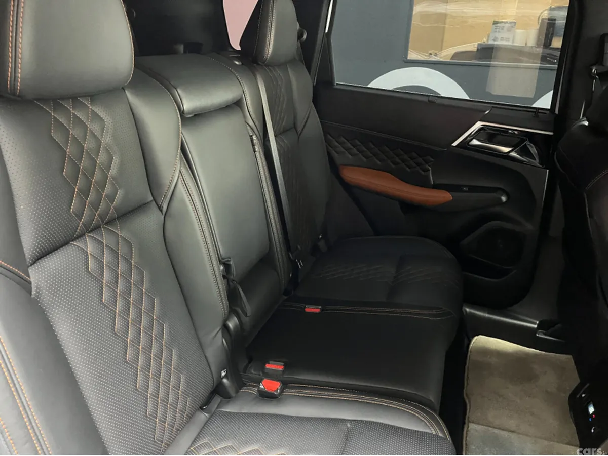 Mitsubishi Outlander SUV, Petrol Plug-in Hybrid, 2023, White