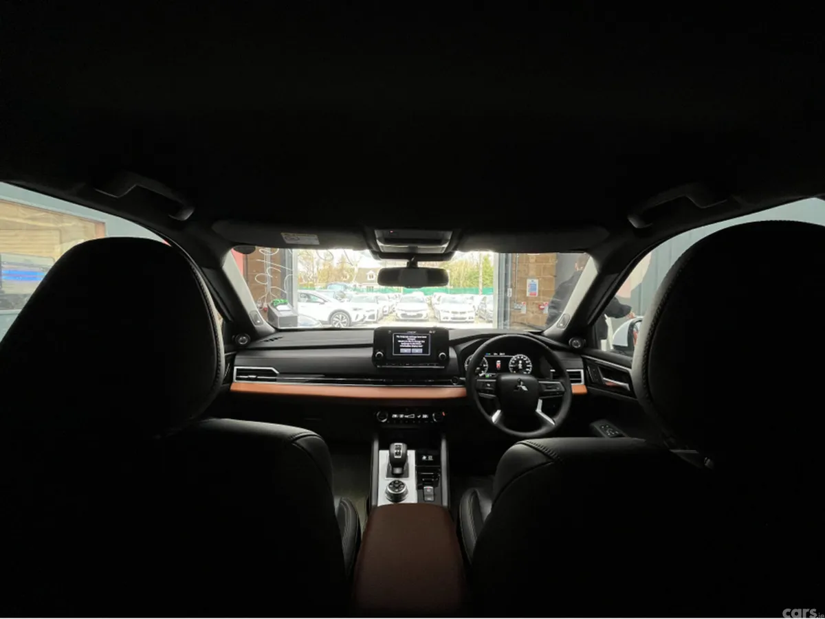 Mitsubishi Outlander SUV, Petrol Plug-in Hybrid, 2023, White