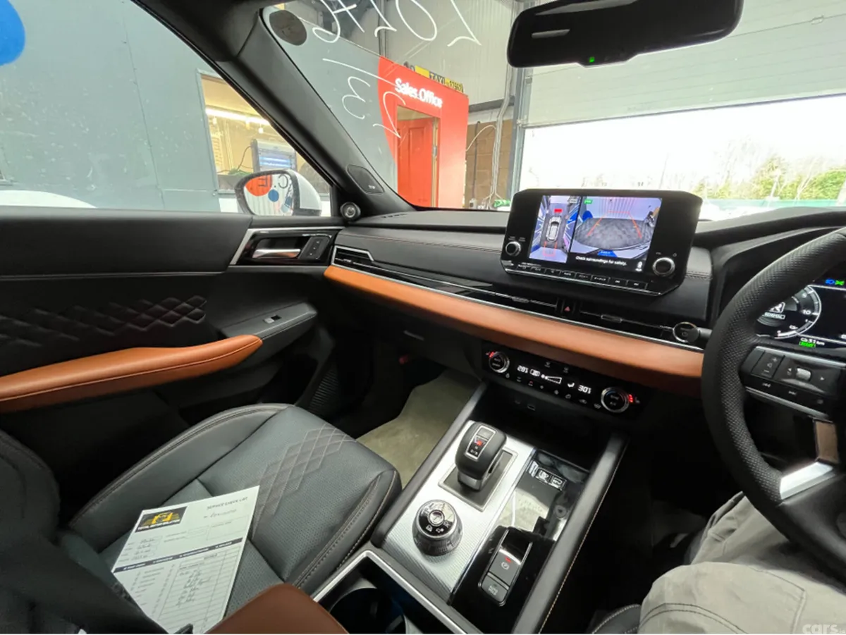 Mitsubishi Outlander SUV, Petrol Plug-in Hybrid, 2023, White