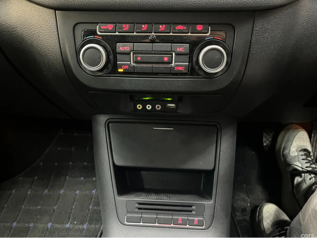 Volkswagen Tiguan SUV, Petrol, 2013, Blue