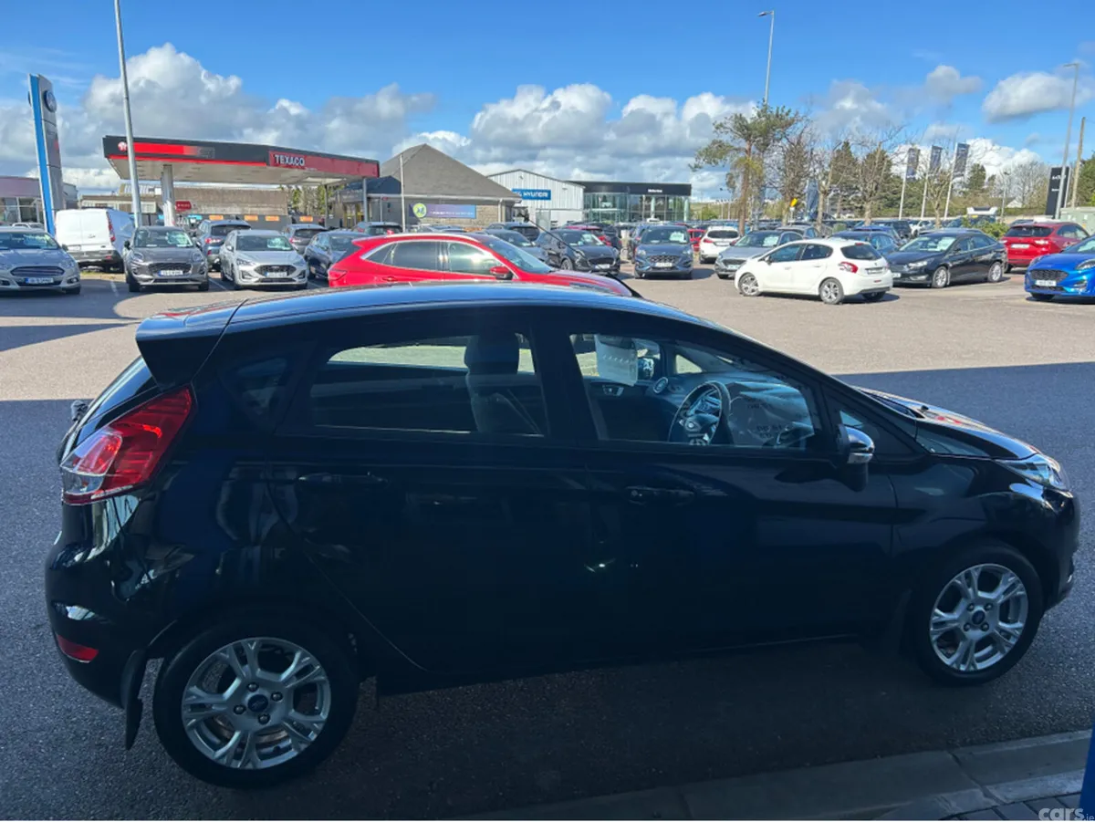 Ford Fiesta Hatchback, Petrol, 2017, Black