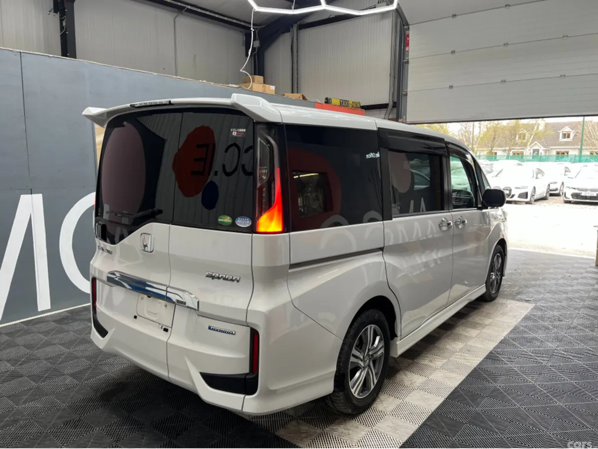 Honda Stepwagon MPV, Petrol Hybrid, 2018, White