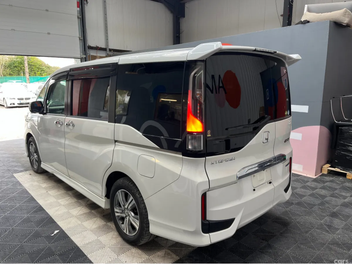Honda Stepwagon MPV, Petrol Hybrid, 2018, White