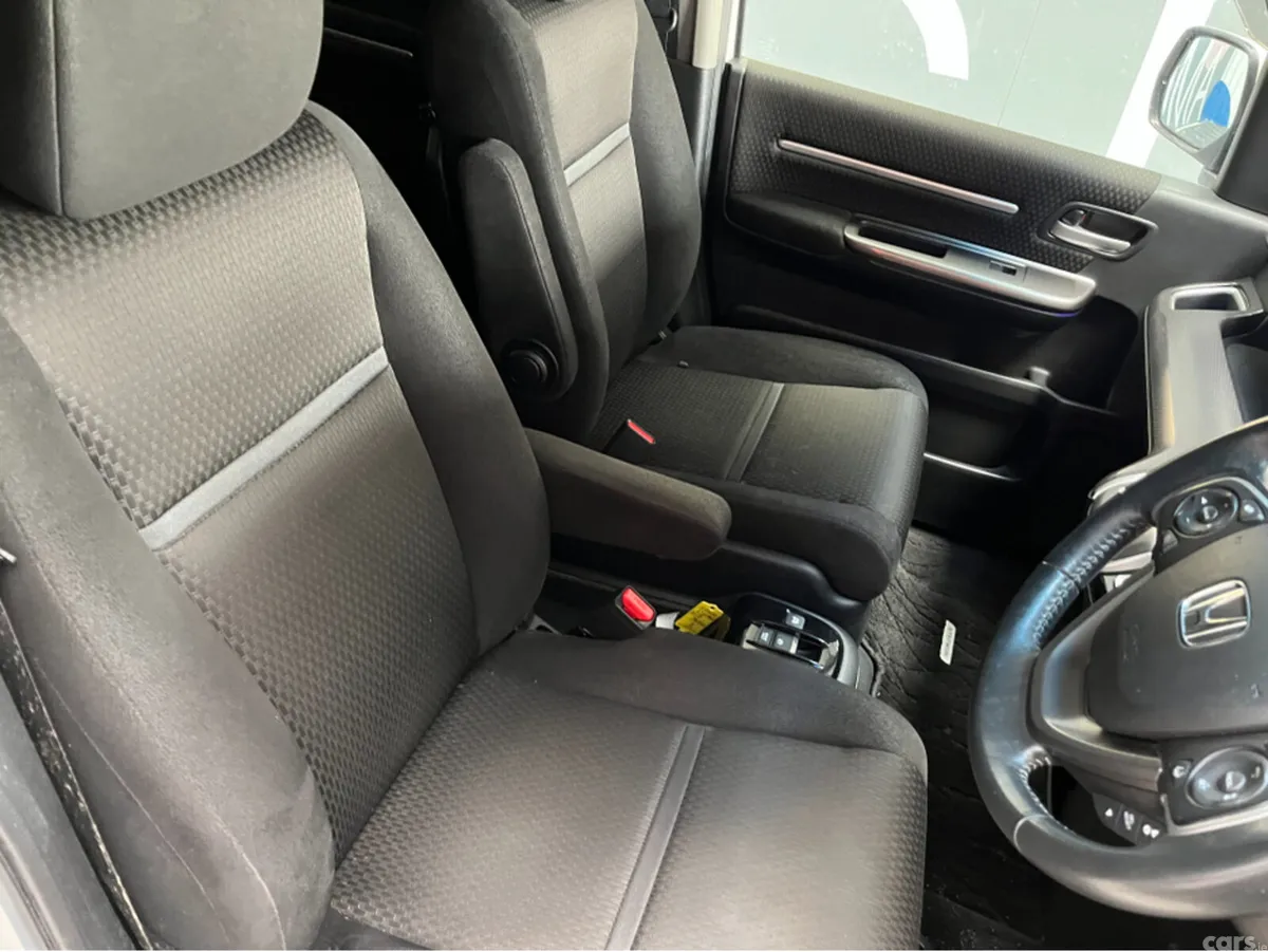 Honda Stepwagon MPV, Petrol Hybrid, 2018, White