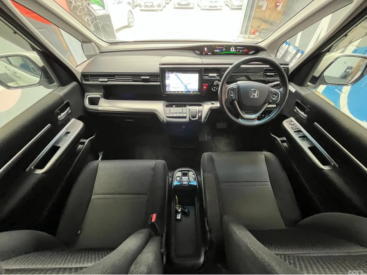 Honda Stepwagon MPV, Petrol Hybrid, 2018, White