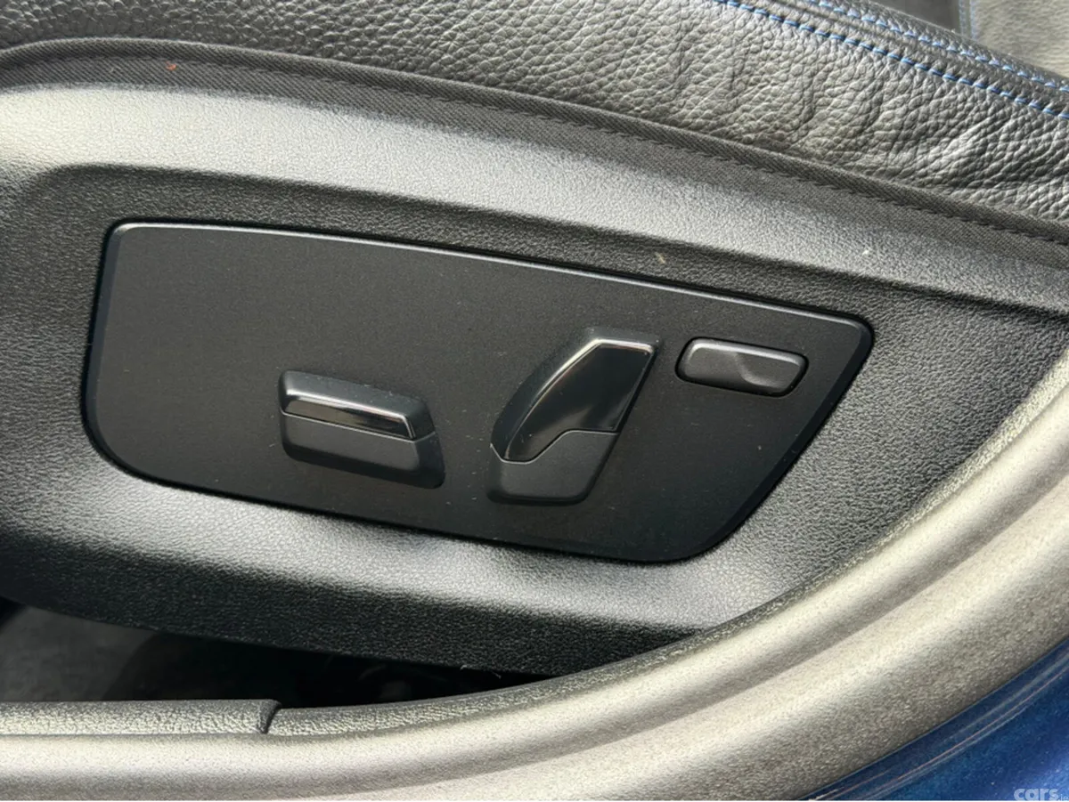 BMW 5-Series Saloon, Petrol Plug-in Hybrid, 2023, Blue